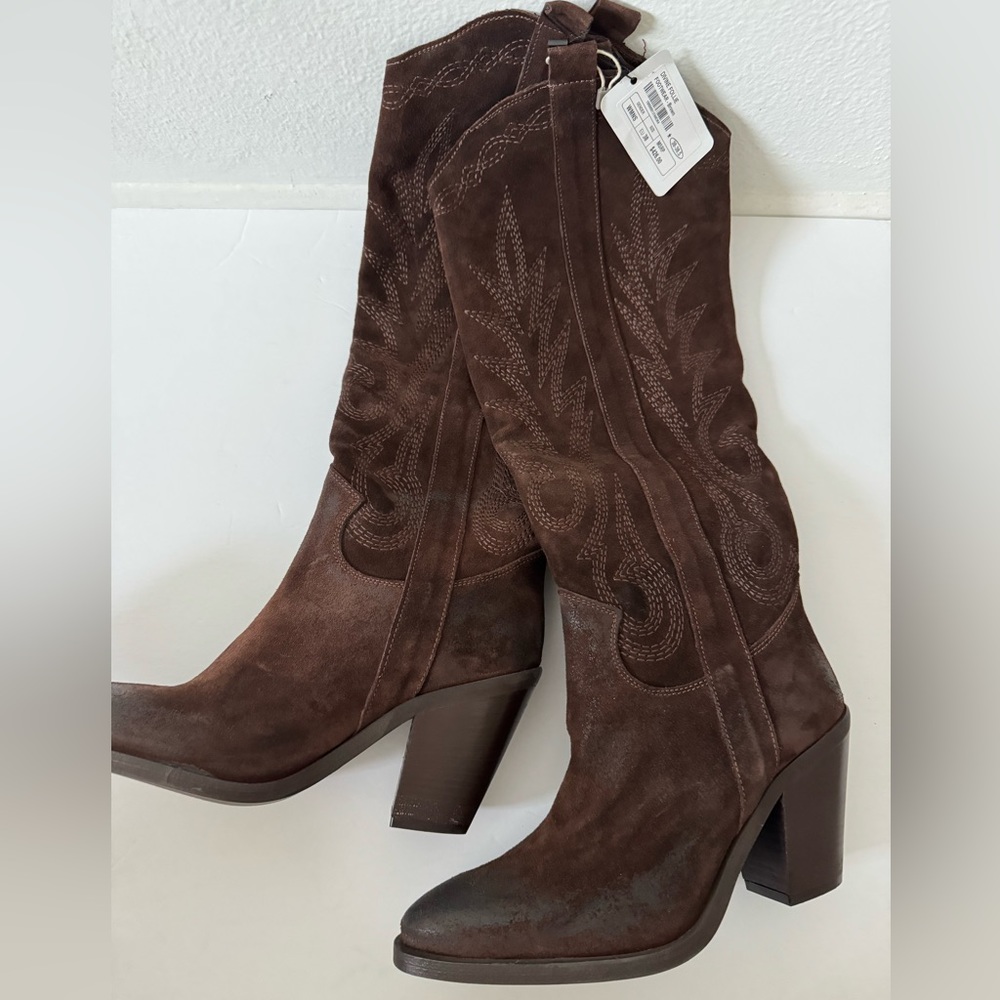 NWT-Gorgeous Italian Women's Brown Suede Heeled Boots - Classic Western Style